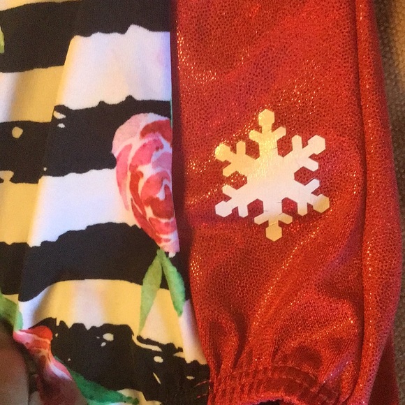 Red white and black snow flake leotard. Size adult extra small - Picture 3 of 5